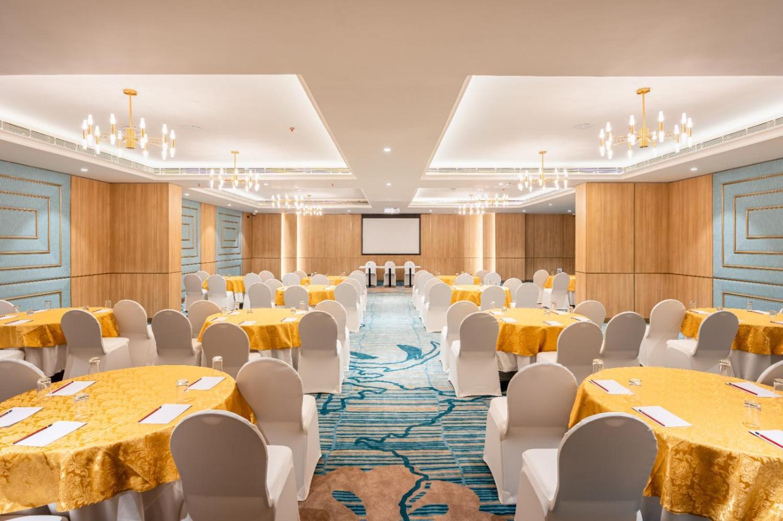 Park Inn & Suites By Radisson Thrissur East Fort Exteriör bild