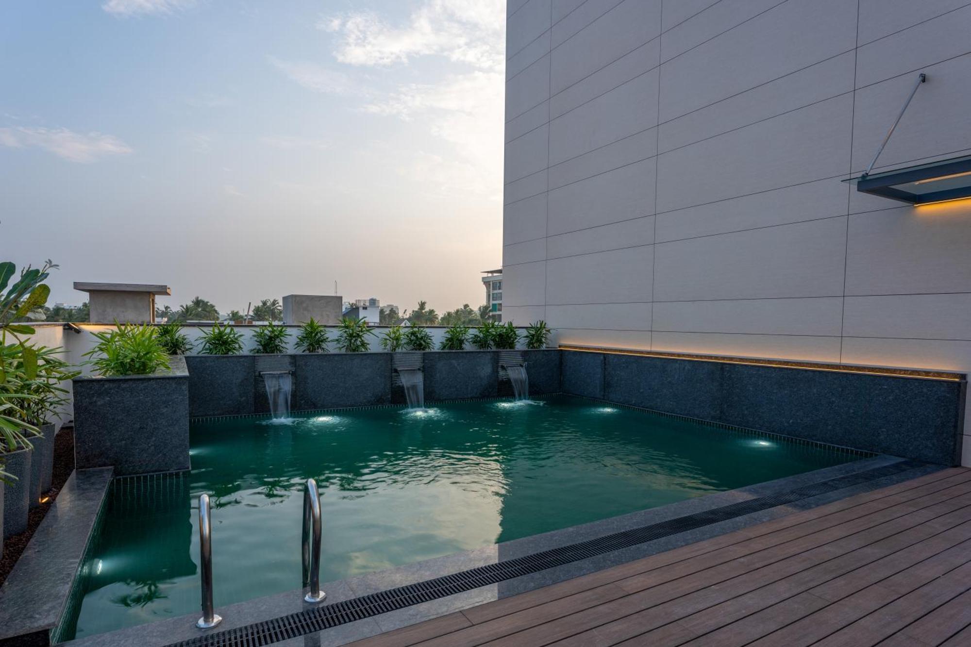 Park Inn & Suites By Radisson Thrissur East Fort Exteriör bild