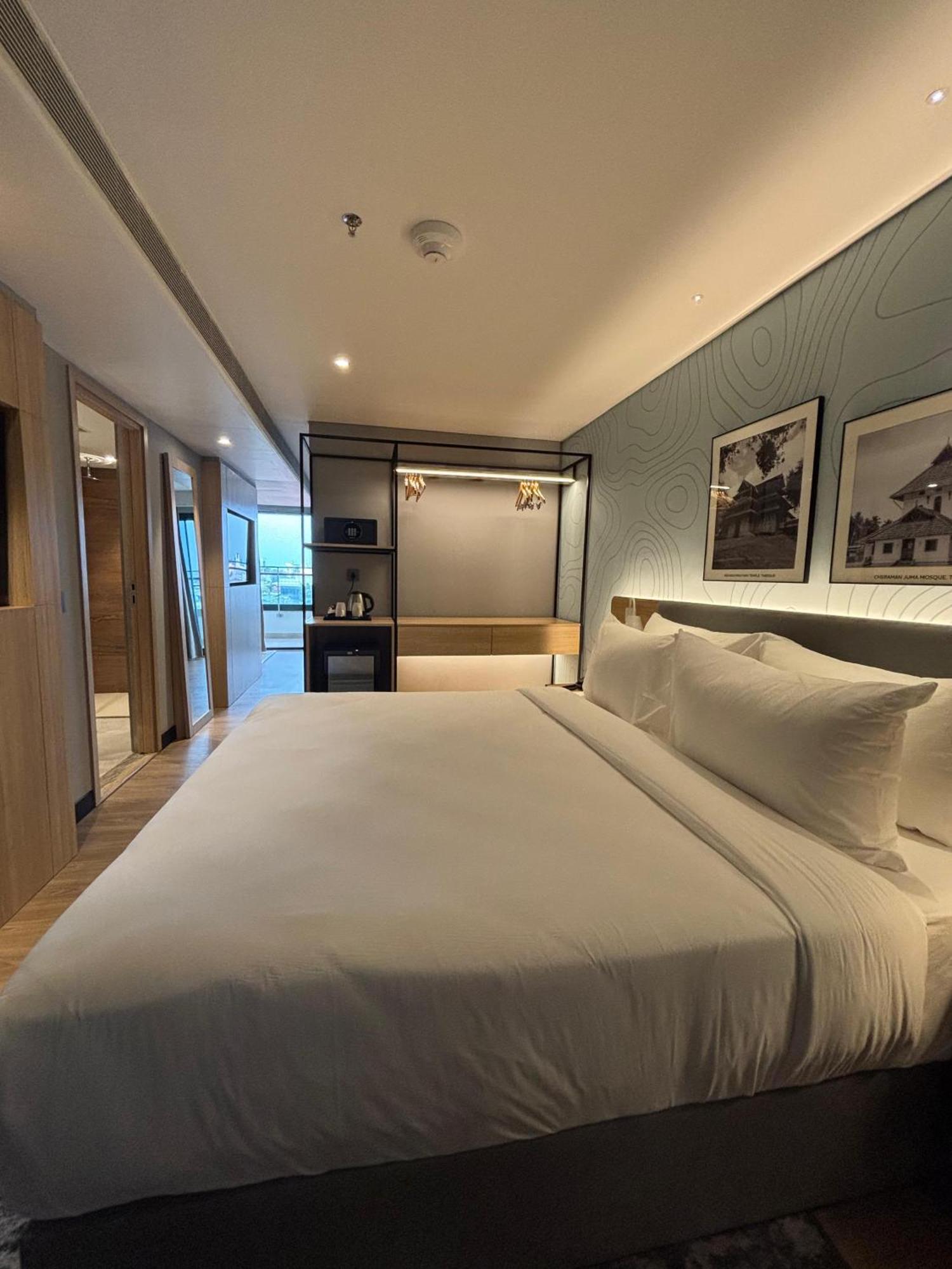 Park Inn & Suites By Radisson Thrissur East Fort Exteriör bild