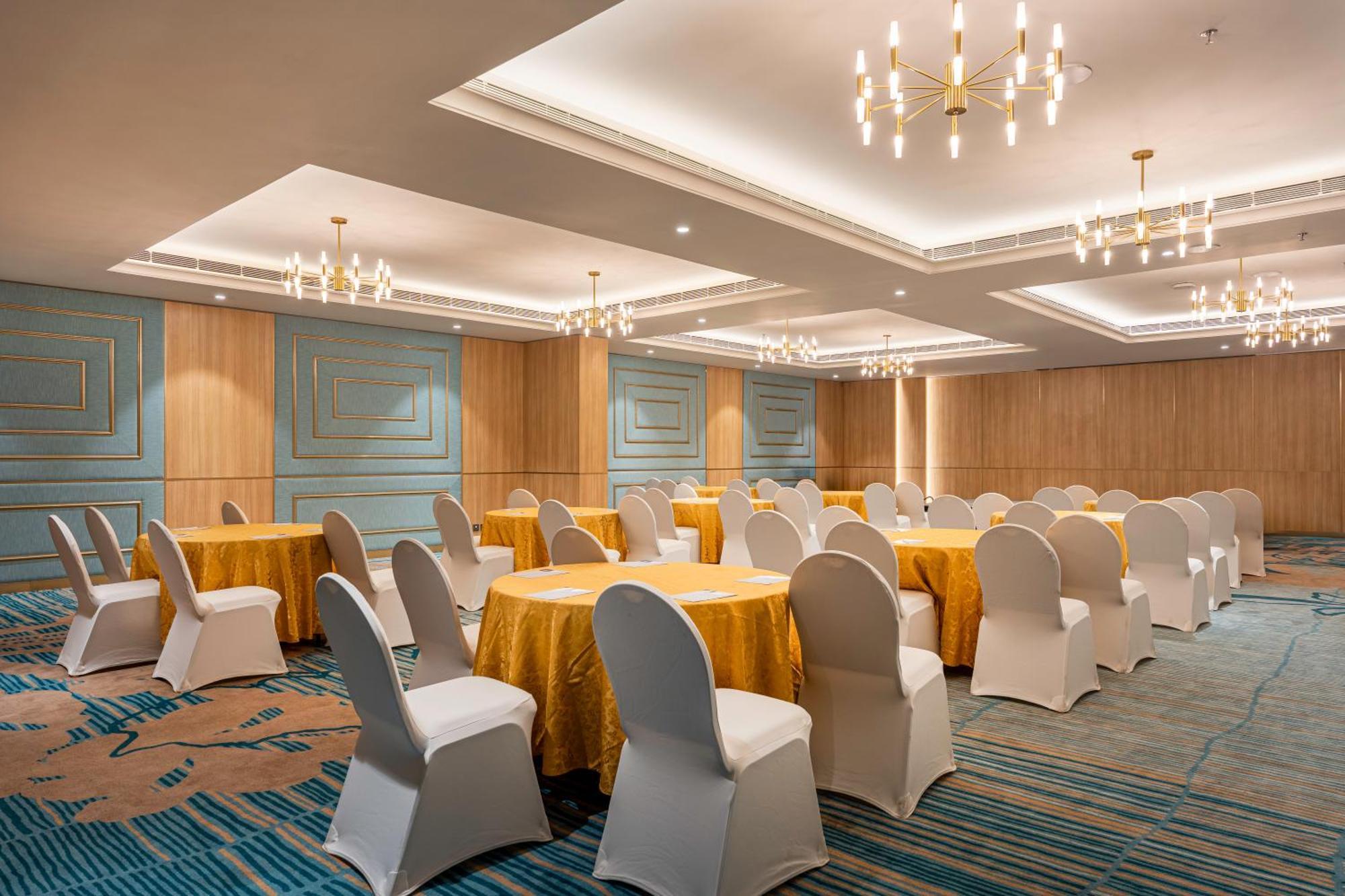 Park Inn & Suites By Radisson Thrissur East Fort Exteriör bild