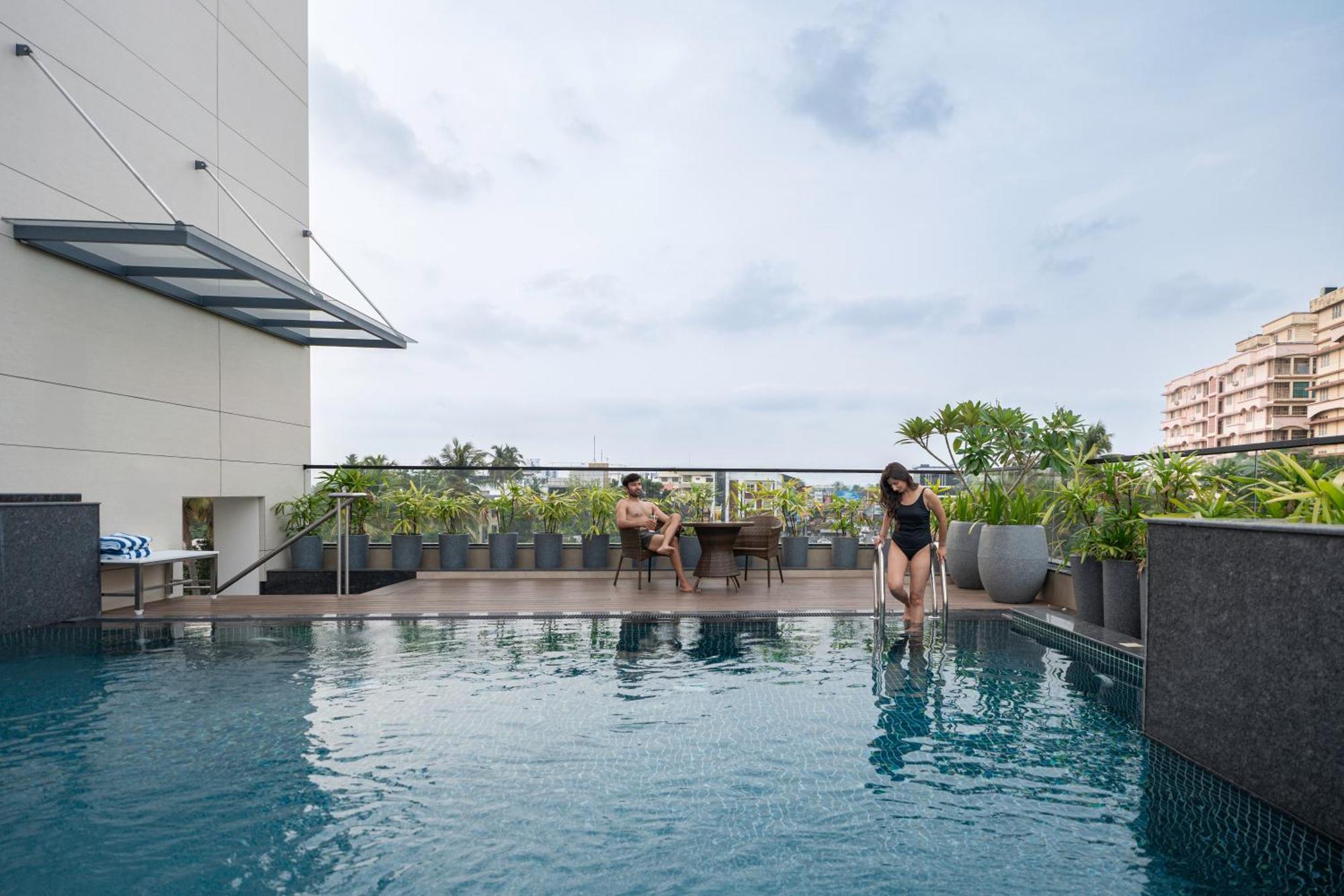 Park Inn & Suites By Radisson Thrissur East Fort Exteriör bild